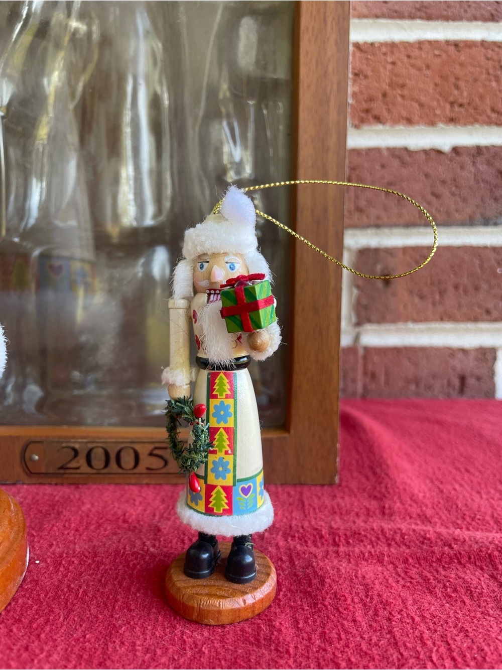 Vintage 2005 Wooden 14" White Santa Claus Nutcracker & Ornament Set With Case - Picture 5 of 8